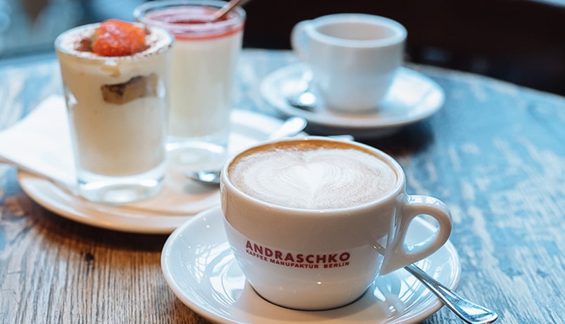 Kaffee auf dem Tisch